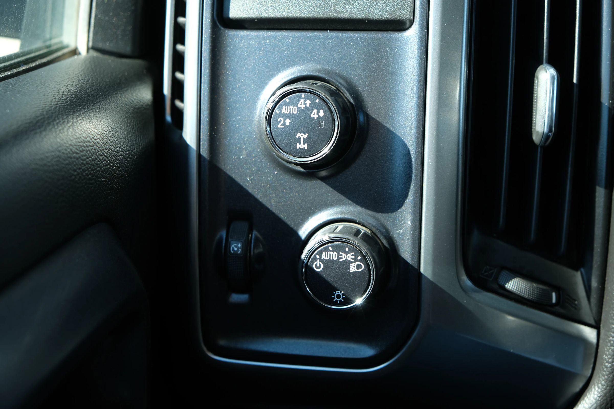 Used 2015 Chevrolet Silverado 1500 LT w/ Trailering Package image 33