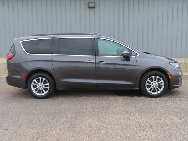 Used 2021 Chrysler Pacifica Touring AWD/4WD image 3