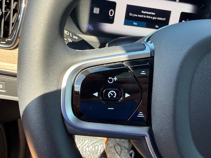 Certified 2025 Volvo XC90 B6 Plus AWD/4WD image 19