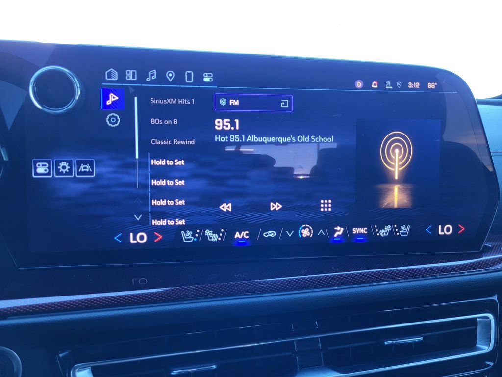 Used 2024 Chevrolet Traverse RS image 13