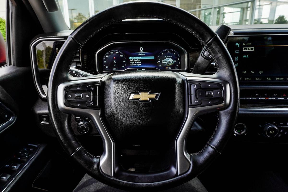Used 2023 Chevrolet Silverado 1500 LT AWD/4WD image 15