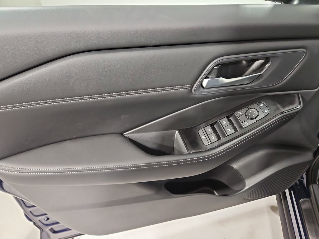 New 2026 Nissan Rogue SV image 10