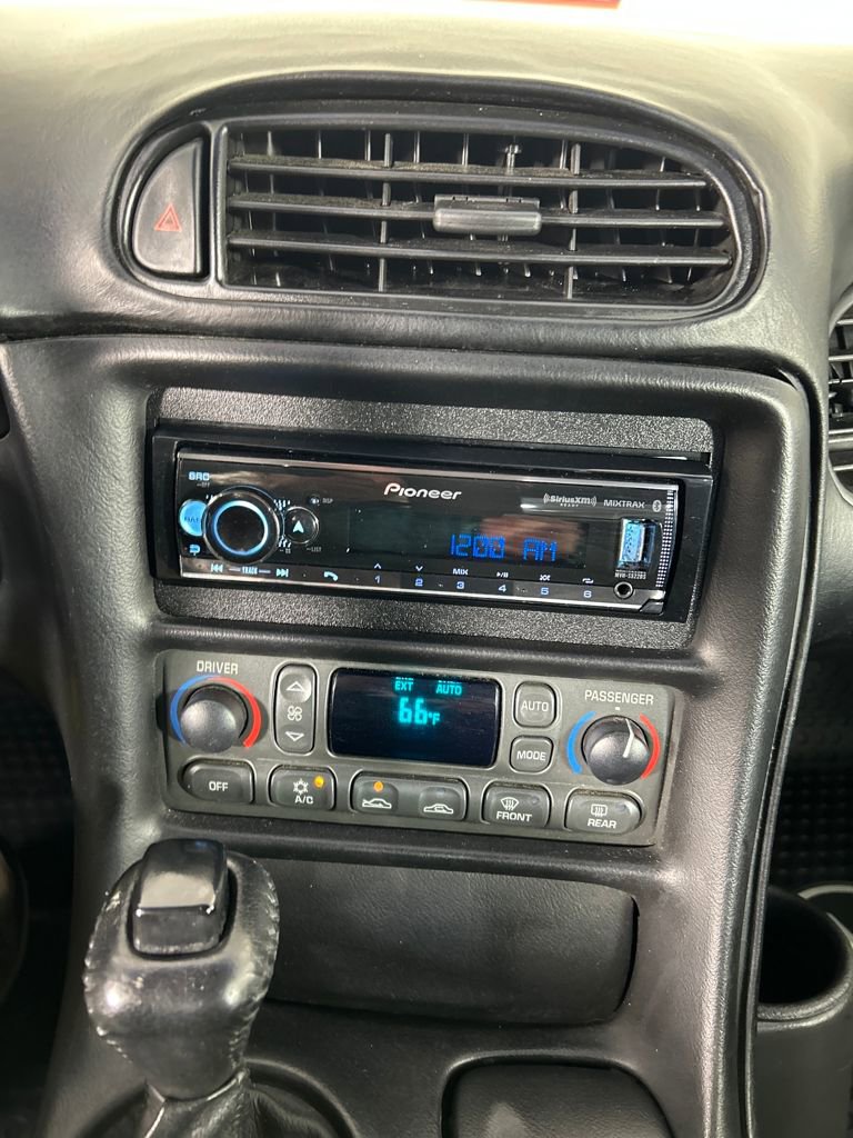 Used 2000 Chevrolet Corvette Convertible w/ Memory Pkg image 21