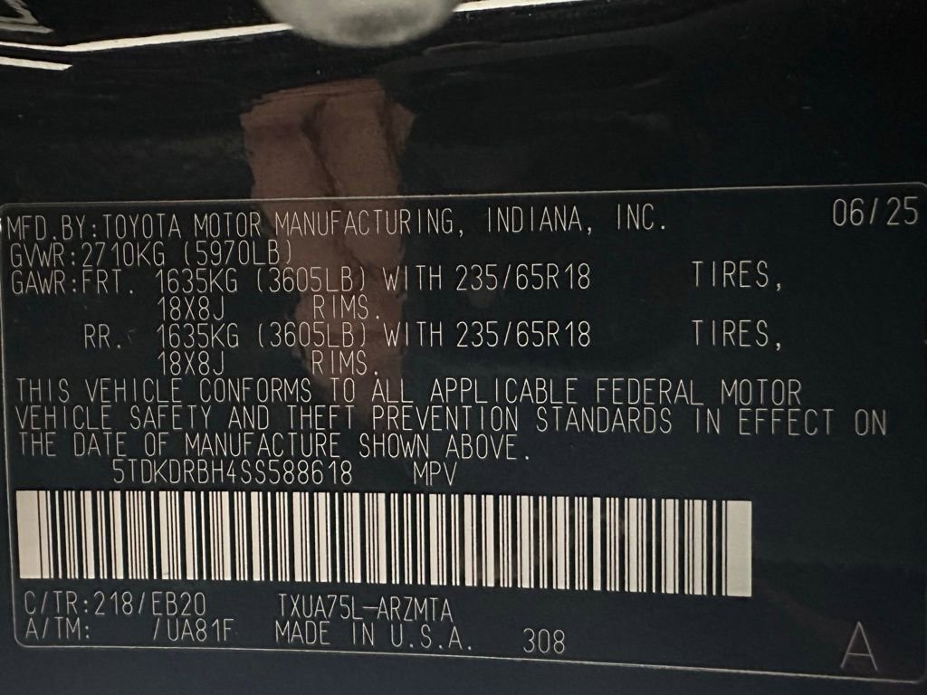 Used 2025 Toyota Highlander XLE image 11