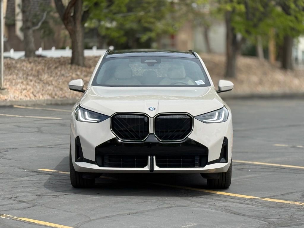 Used 2025 BMW X3 xDrive30i w/ Premium Package AWD/4WD image 2