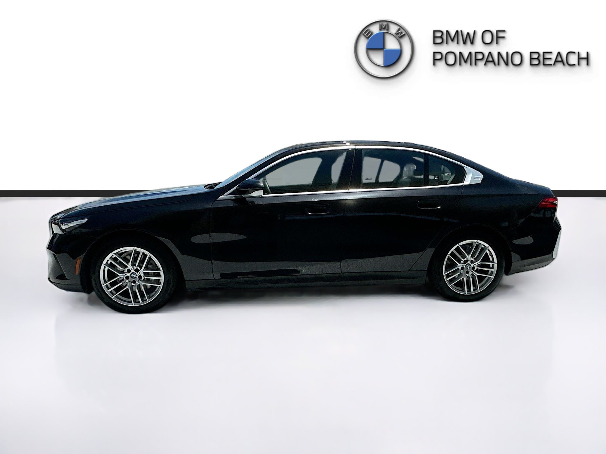 Certified 2024 BMW 530i w/ Convenience Package RWD image 4