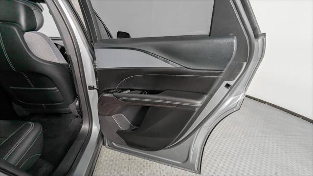 Used 2024 Cadillac Lyriq Tech RWD image 21
