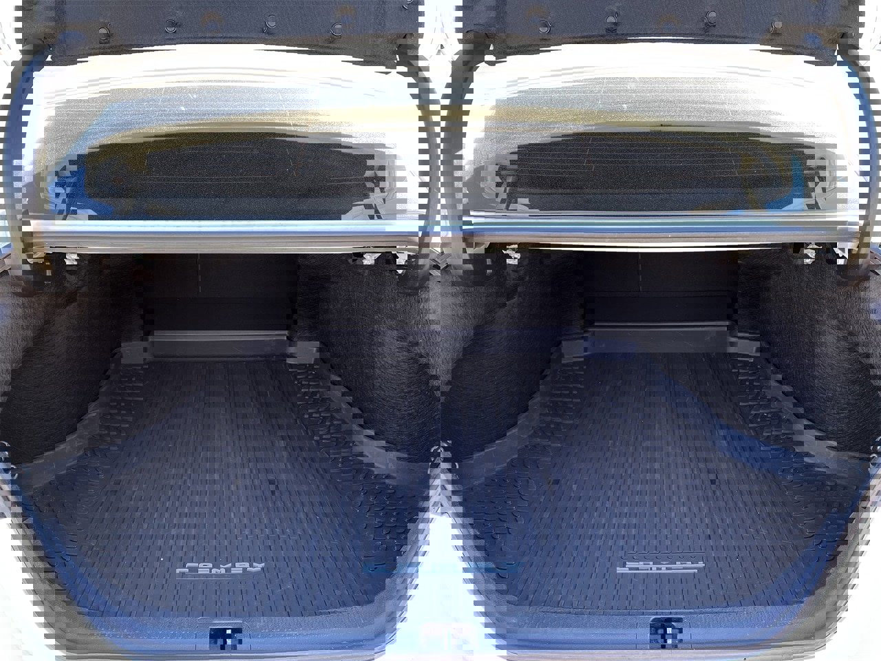 Used 2023 Toyota Camry LE image 27