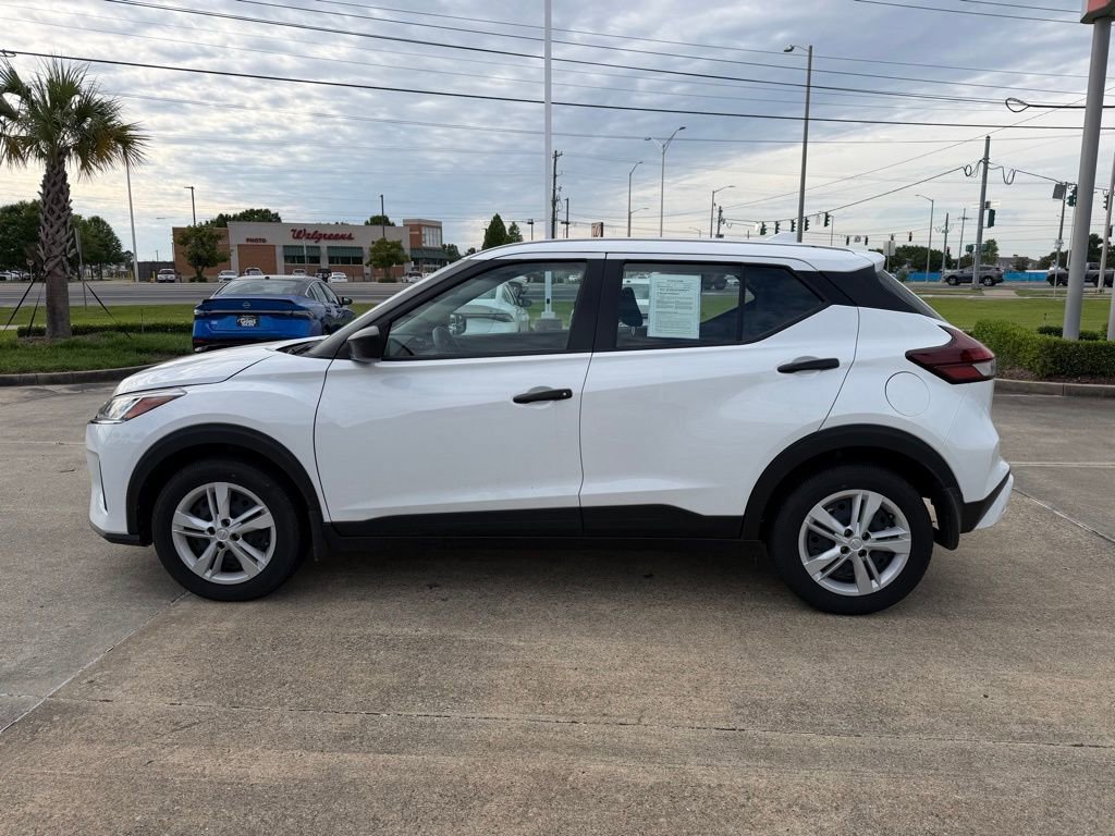 Certified 2025 Nissan Kicks Play S FWD image 2