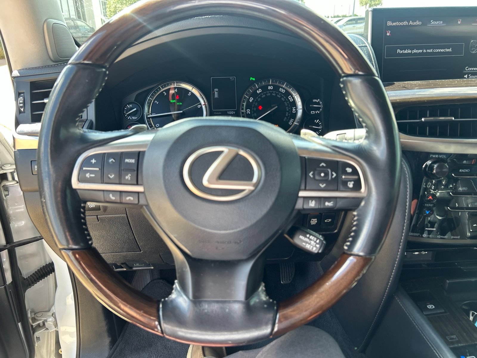 Used 2017 Lexus LX 570 4WD w/ Luxury Package image 12
