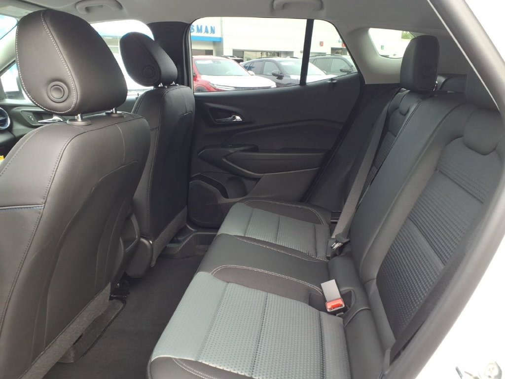 New 2026 Chevrolet Trax LT w/ LT Convenience Package FWD image 16