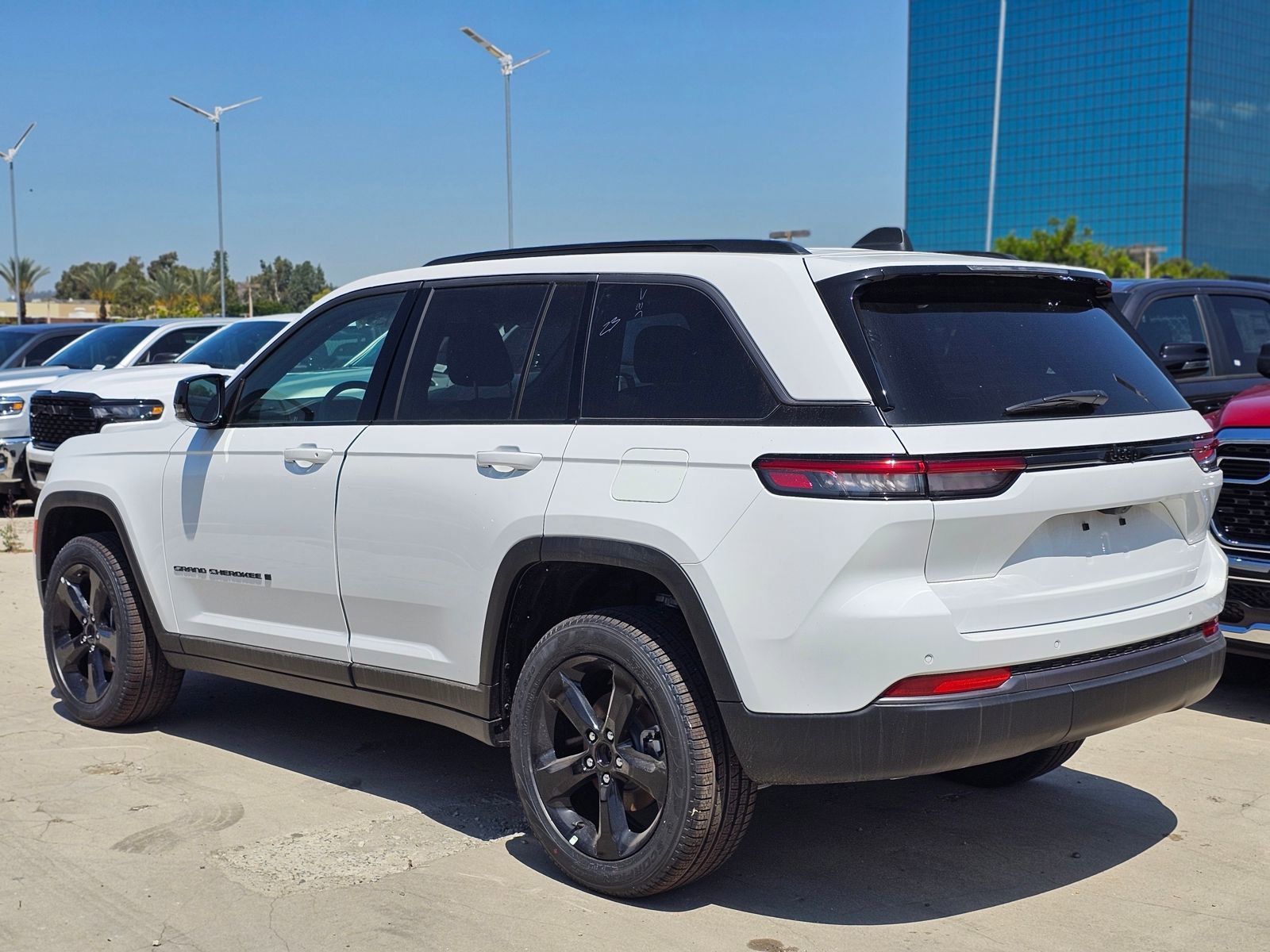 New 2026 Jeep Grand Cherokee Limited w/ Limited Altitude Package RWD image 5
