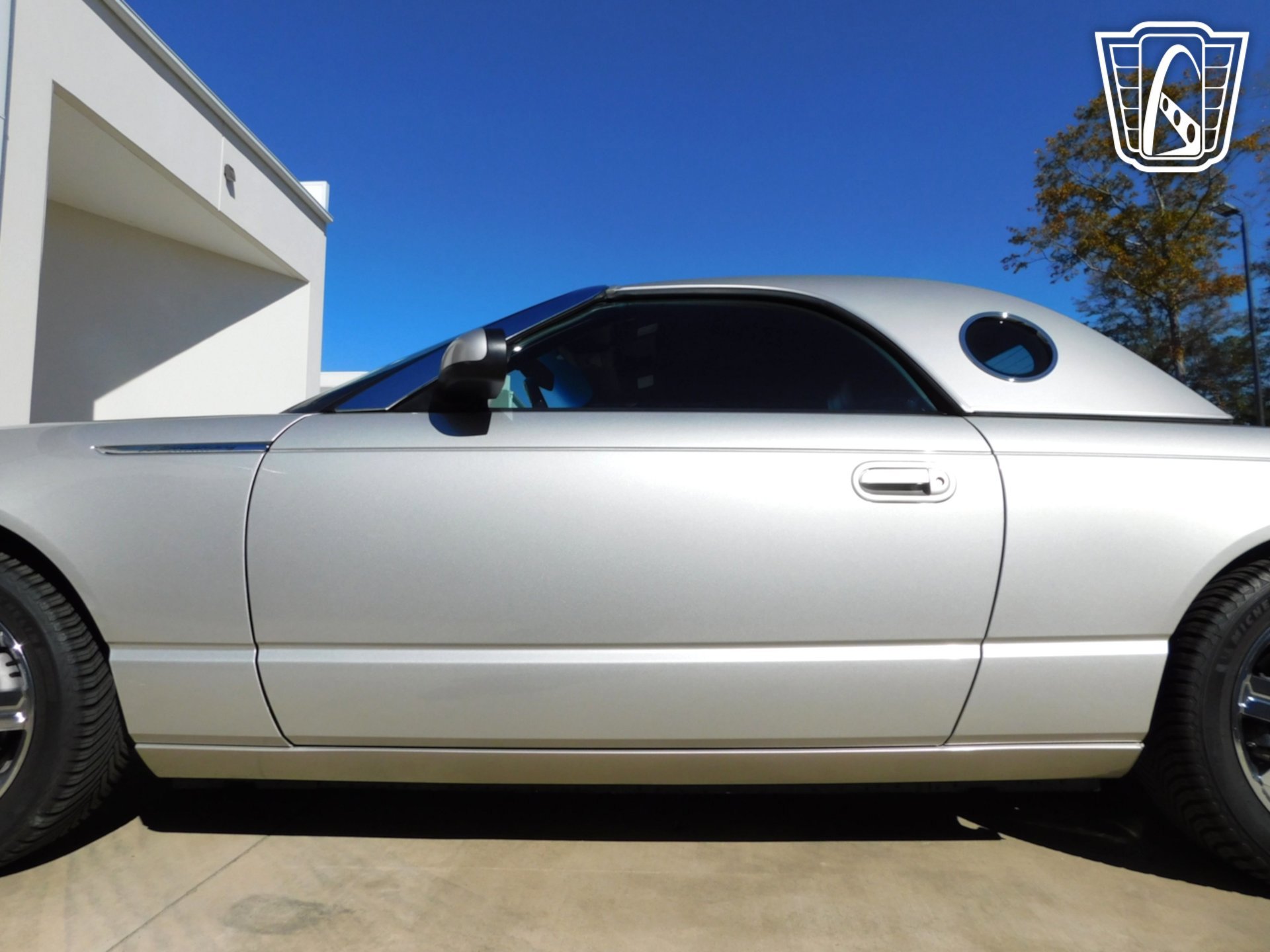 Used 2005 Ford Thunderbird image 12