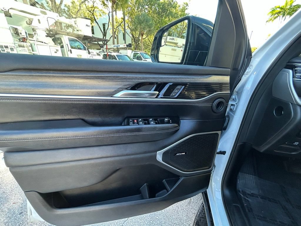 Used 2024 Jeep Wagoneer Series II w/ Flexible Seating Group AWD/4WD image 17