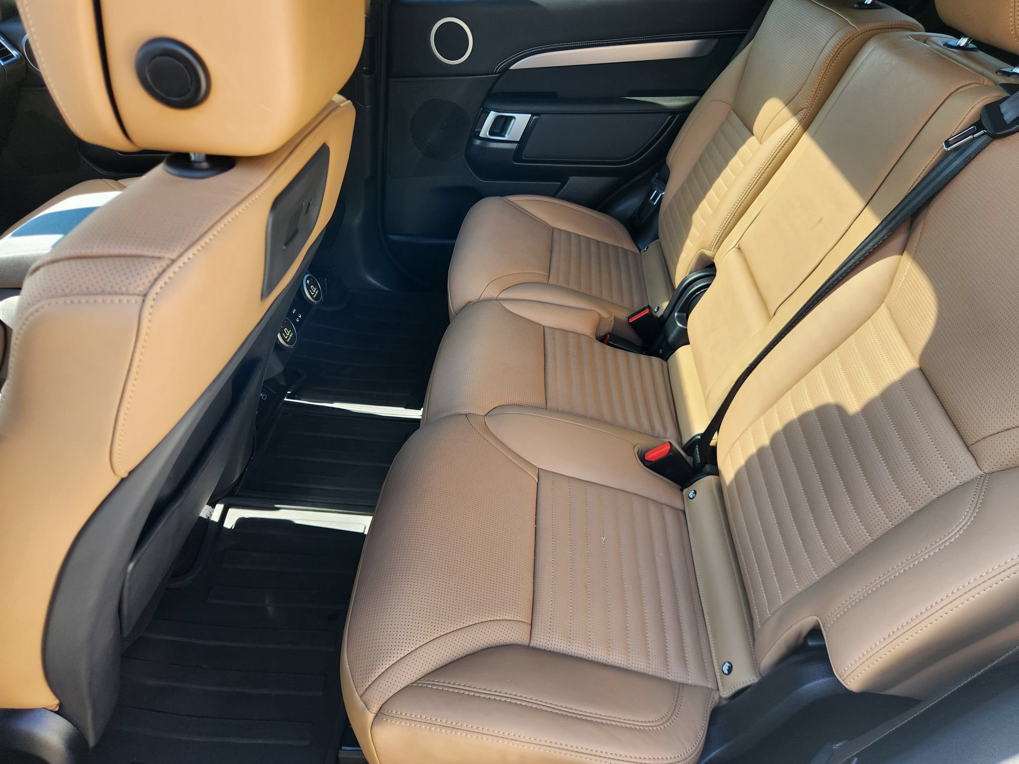 Used 2025 Land Rover Discovery Dynamic SE AWD/4WD image 11