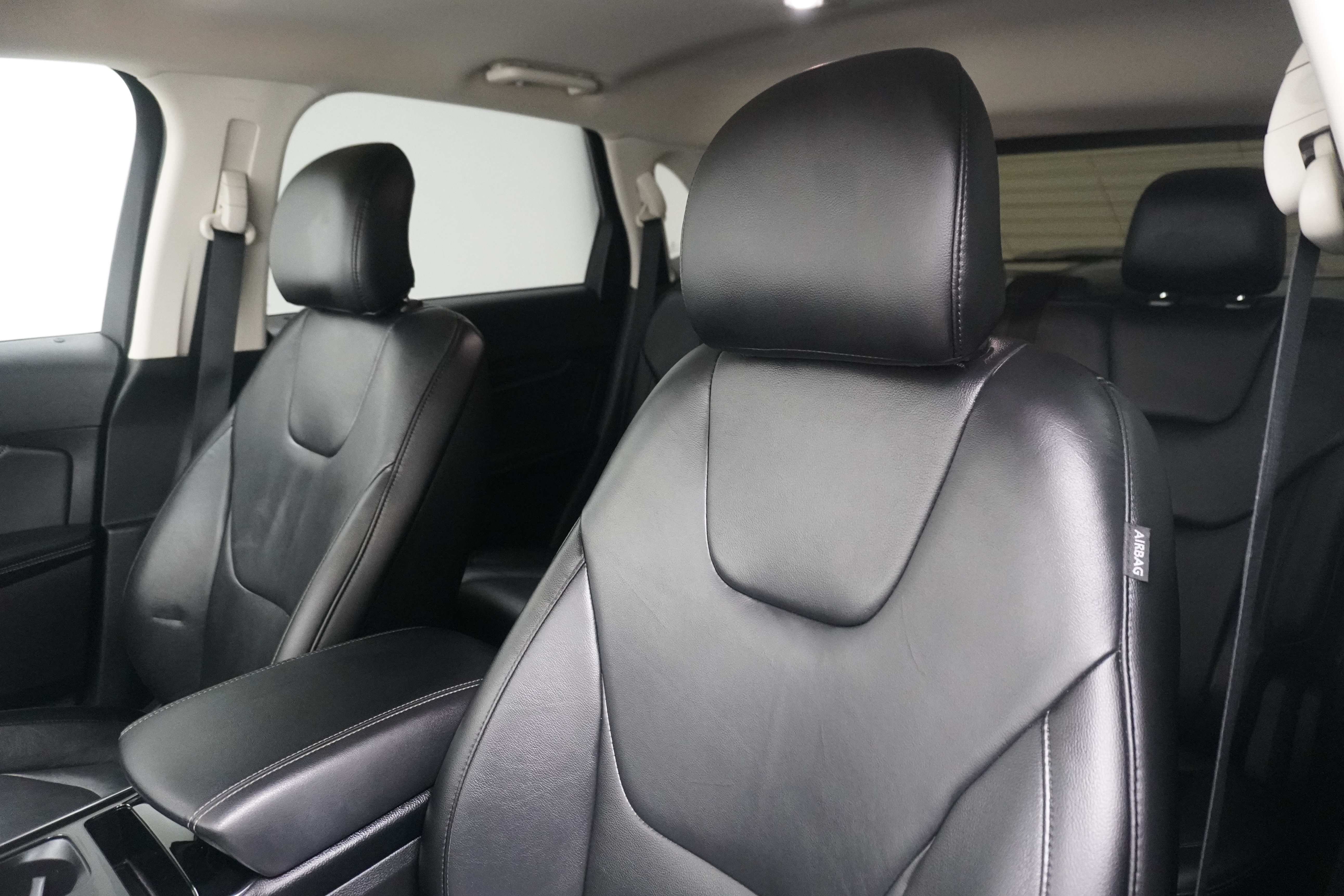 Used 2019 Ford Edge Titanium FWD image 11