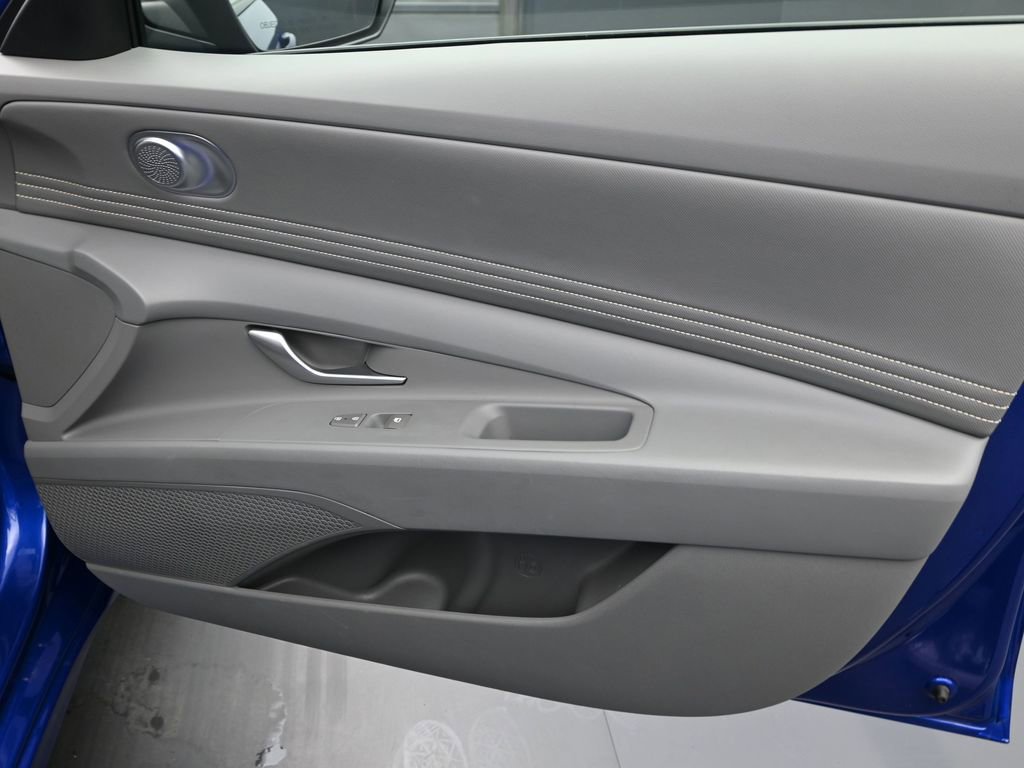 Certified 2025 Hyundai Elantra Sport image 13