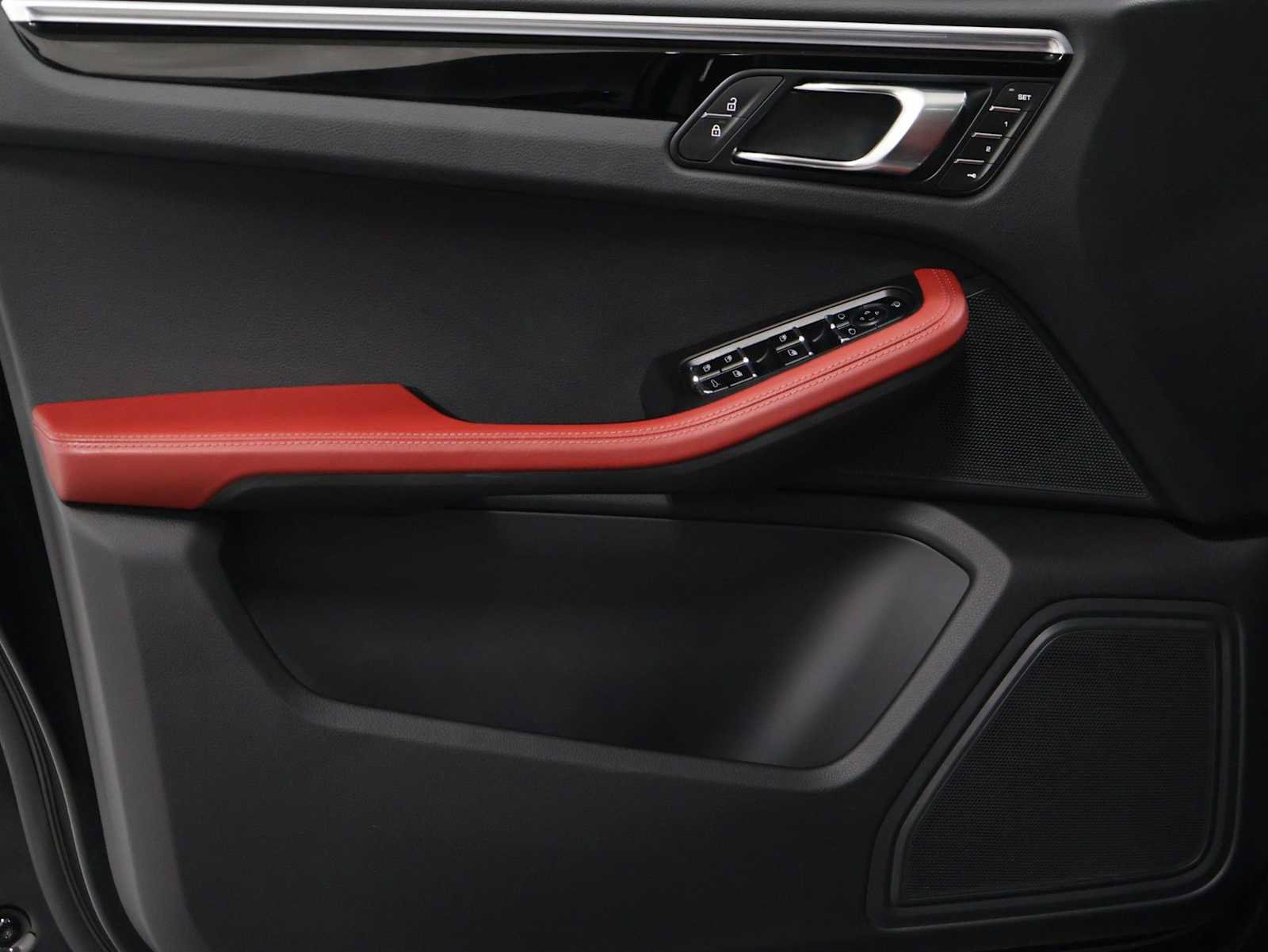 Certified 2023 Porsche Macan S AWD/4WD image 16