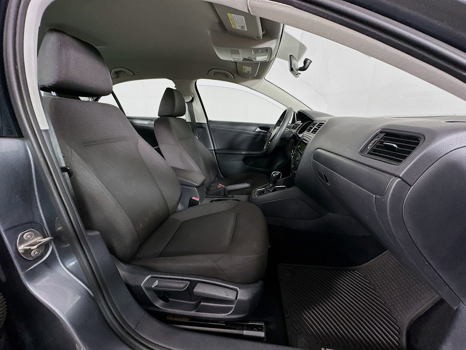 Used 2015 Volkswagen Jetta S FWD image 25