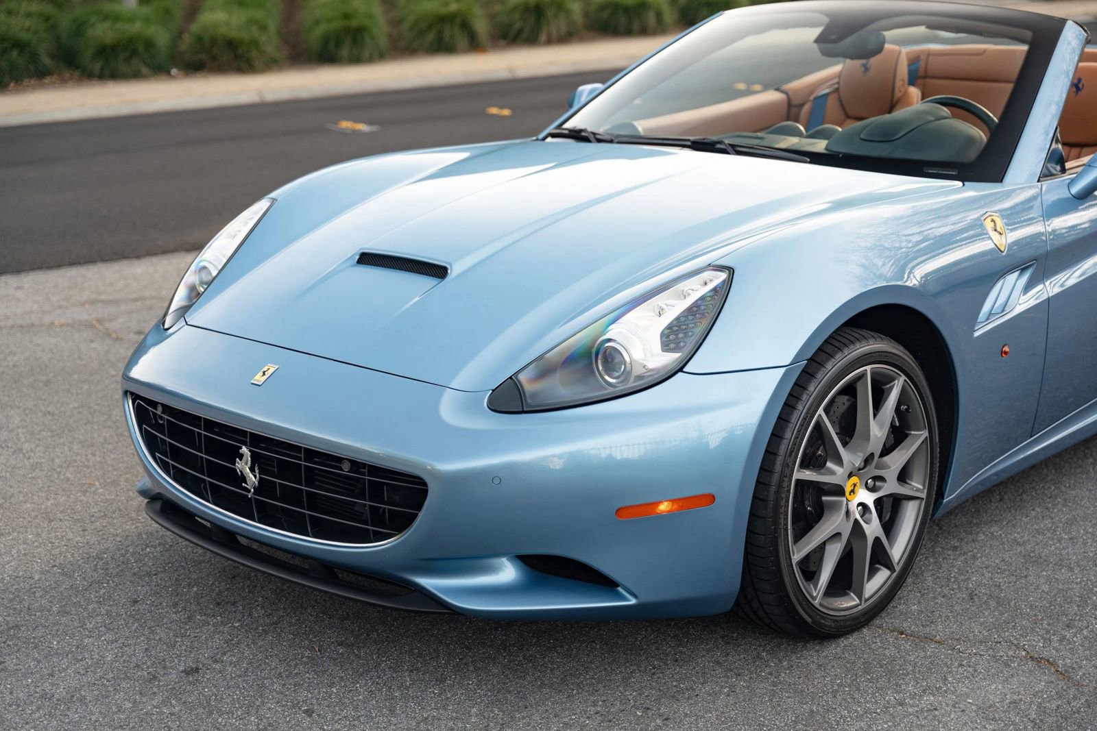 Used 2010 Ferrari California RWD image 63