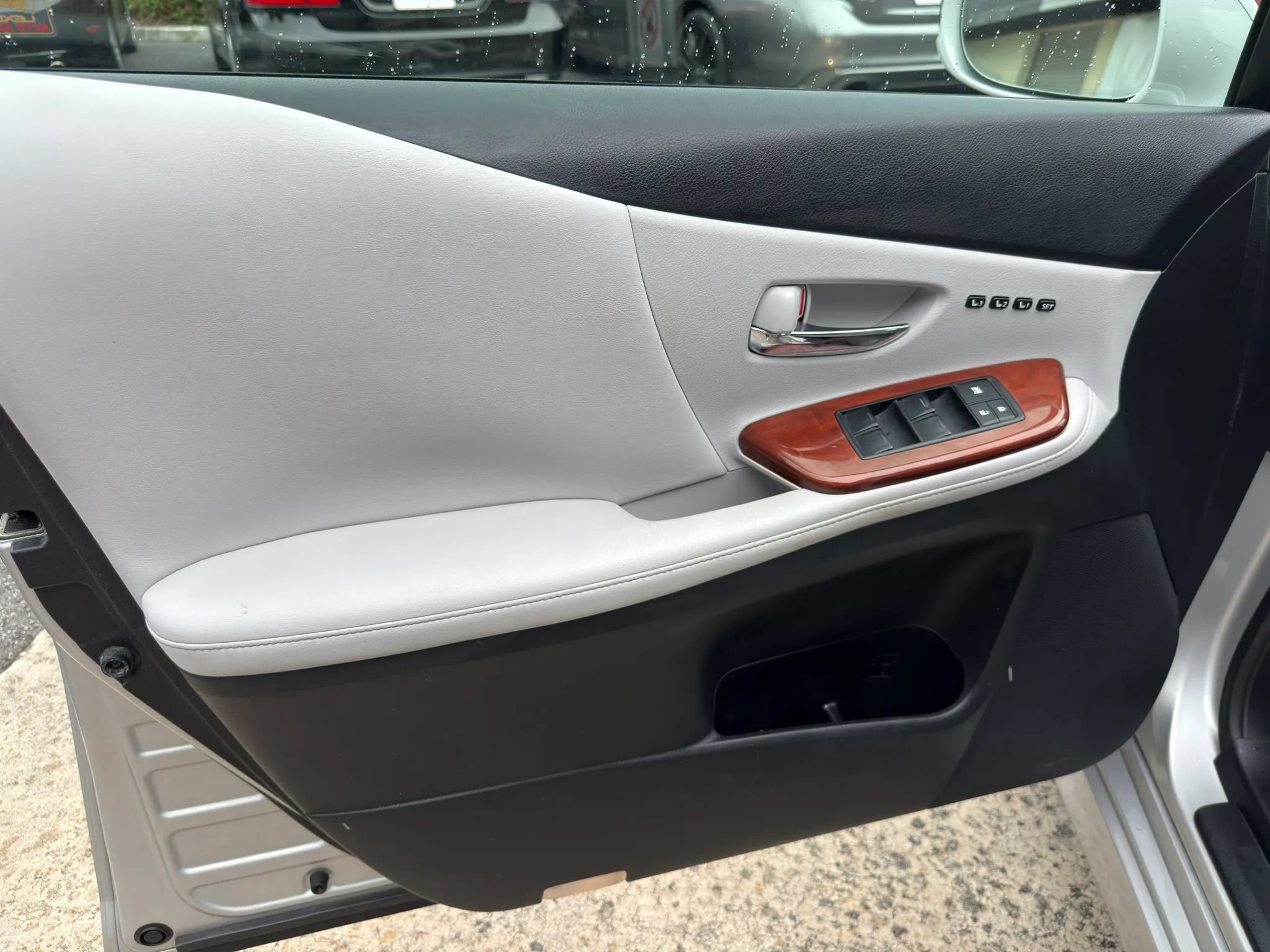 Used 2010 Lexus HS 250h Premium w/ Park Assist Pkg FWD image 25