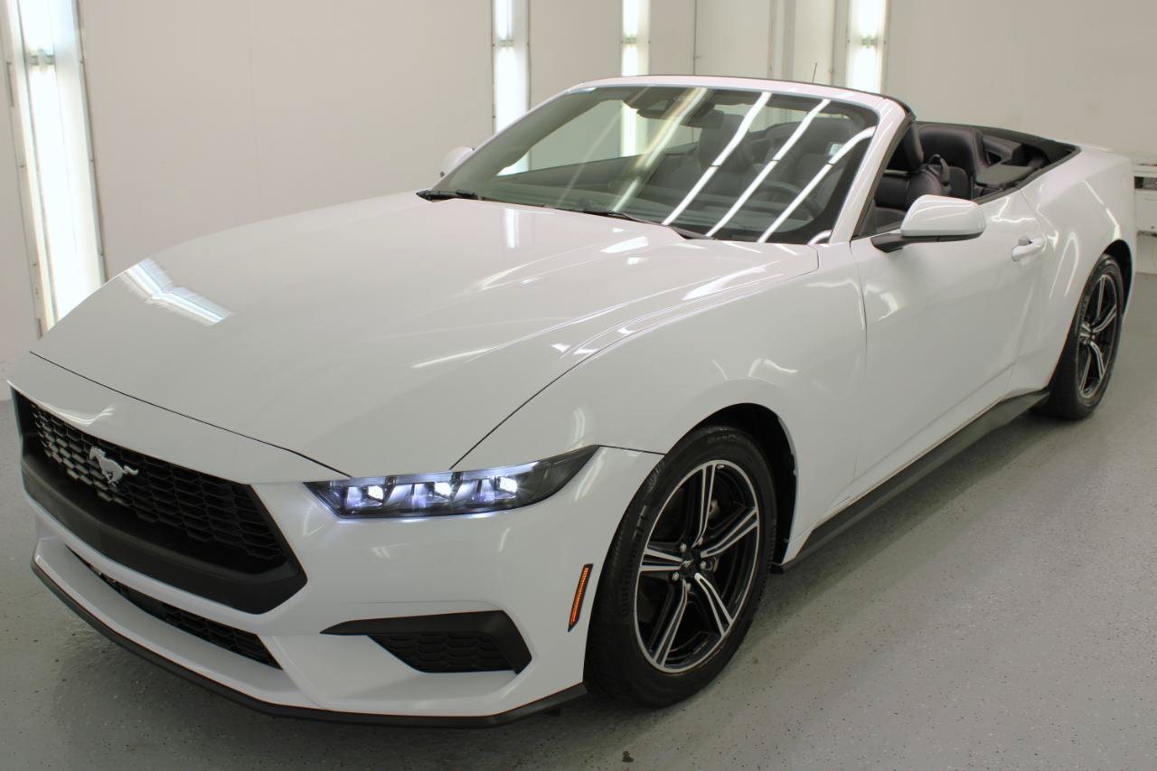 Used 2025 Ford Mustang Premium RWD image 4