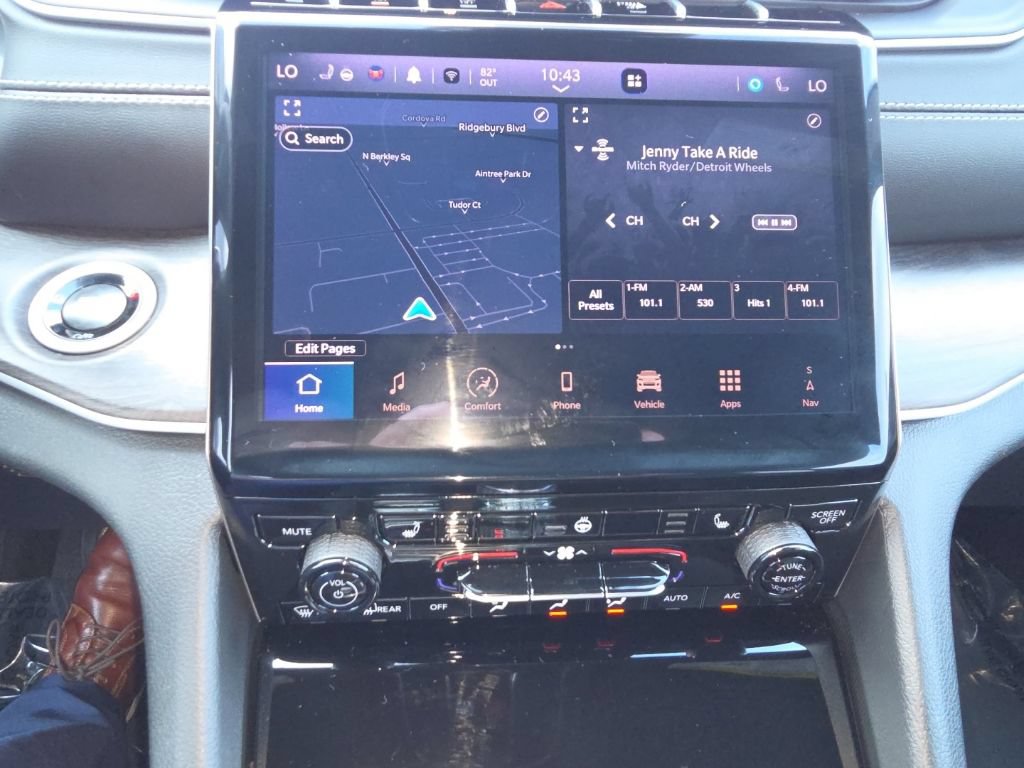 Certified 2025 Jeep Grand Cherokee Limited w/ Trailer Tow Package AWD/4WD image 19