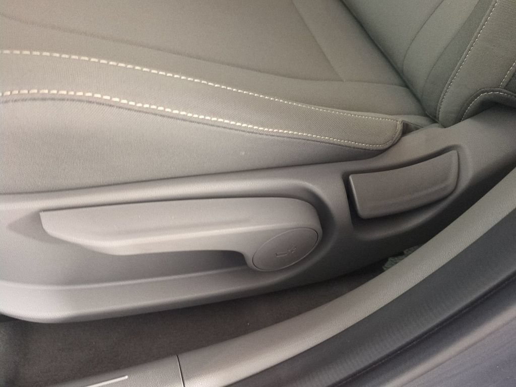 Used 2025 Hyundai Elantra Sport FWD image 21