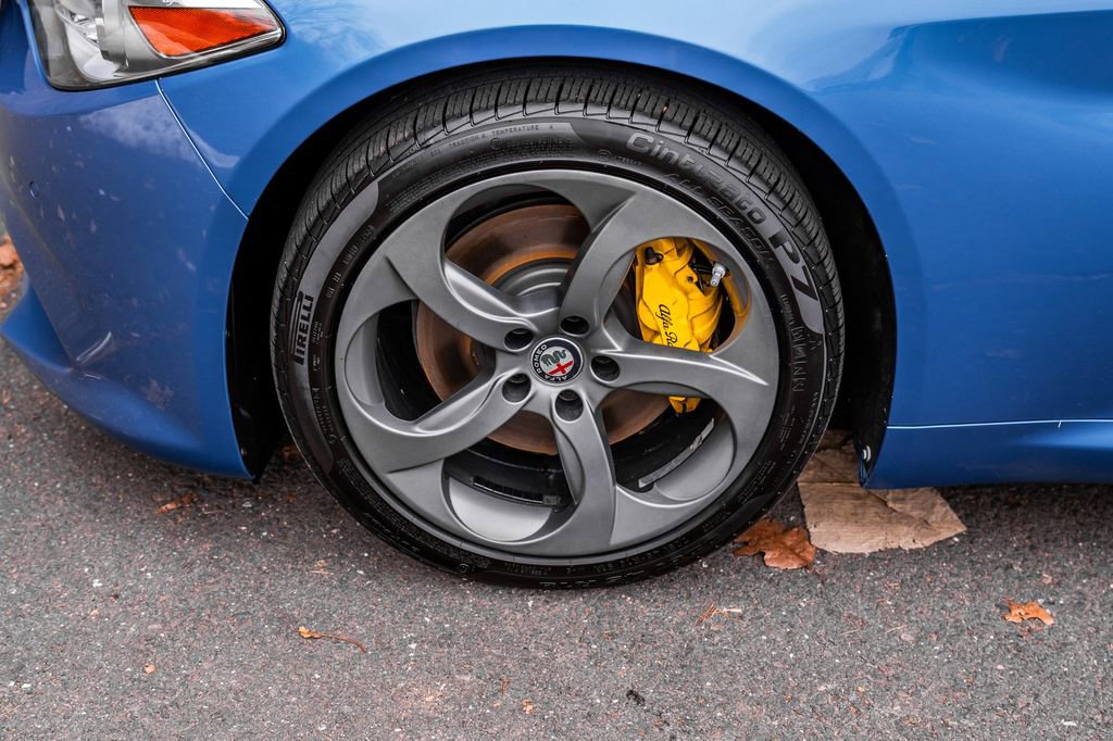 Used 2017 Alfa Romeo Giulia AWD image 11