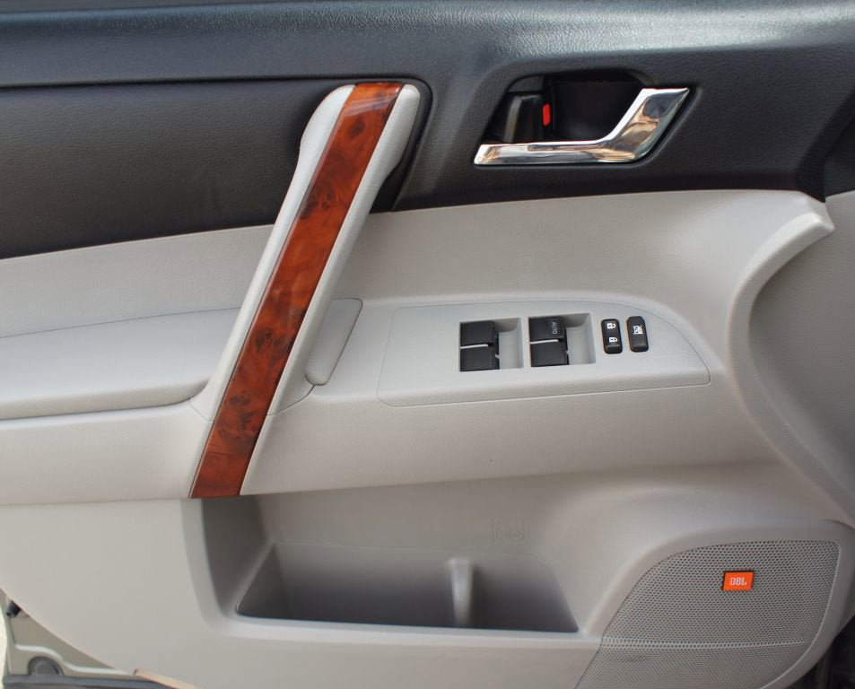 Used 2011 Toyota Highlander Limited w/ Tow Pkg FWD image 20