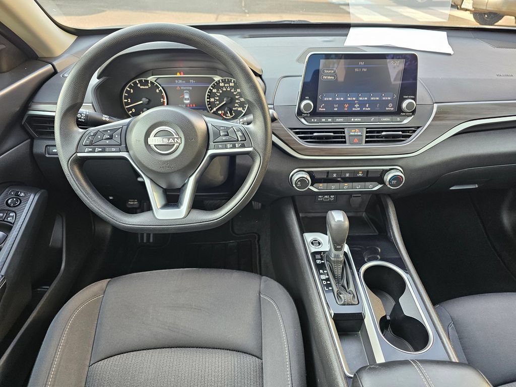 Used 2024 Nissan Altima 2.5 SV FWD image 17