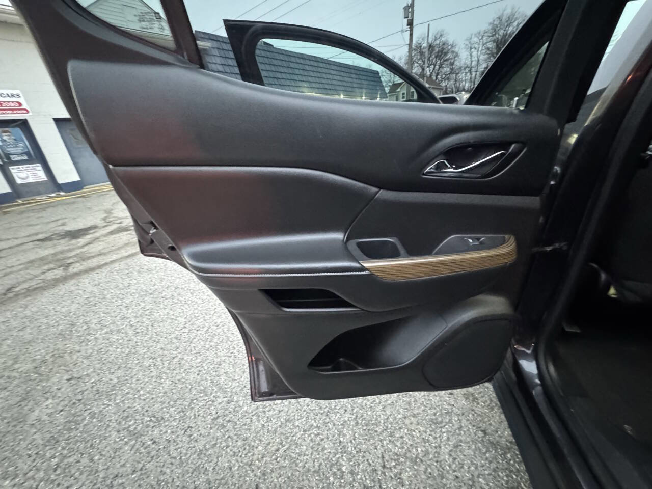 Used 2017 GMC Acadia SLE FWD image 29