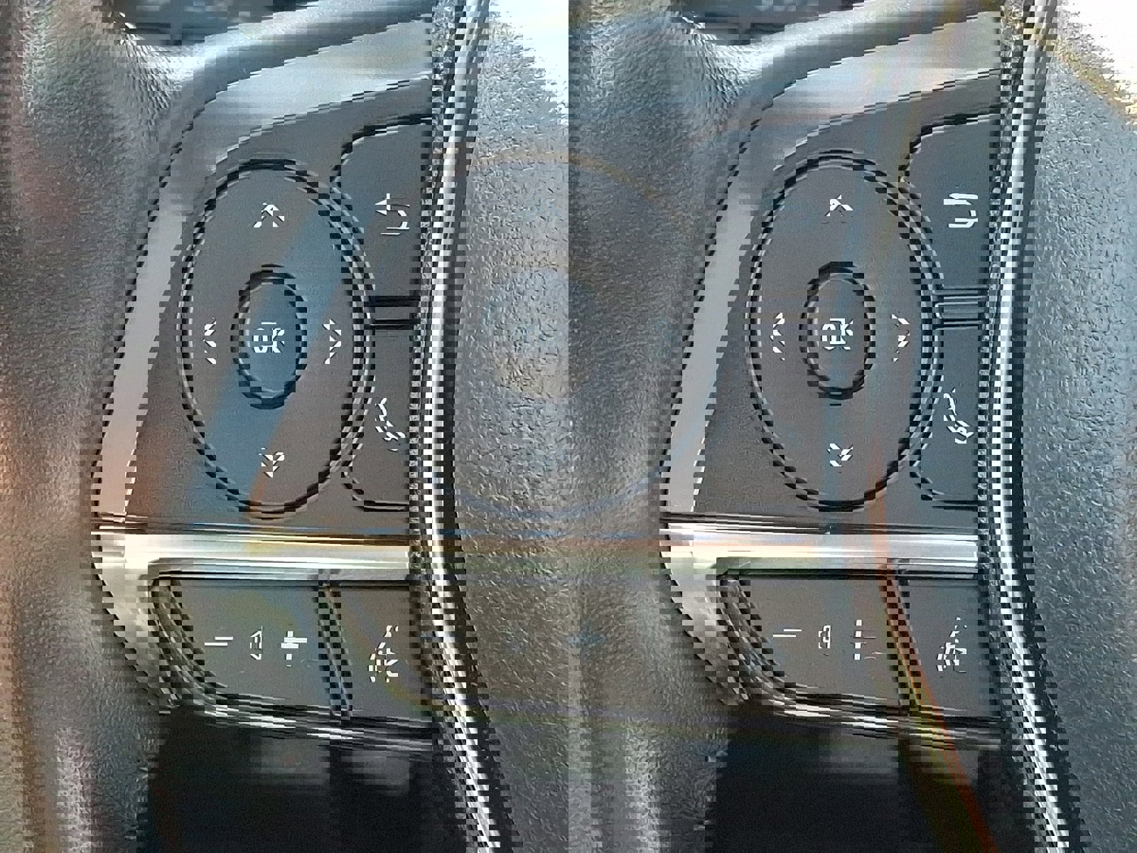 Used 2020 Toyota Camry XLE w/ Sunroof Package image 22