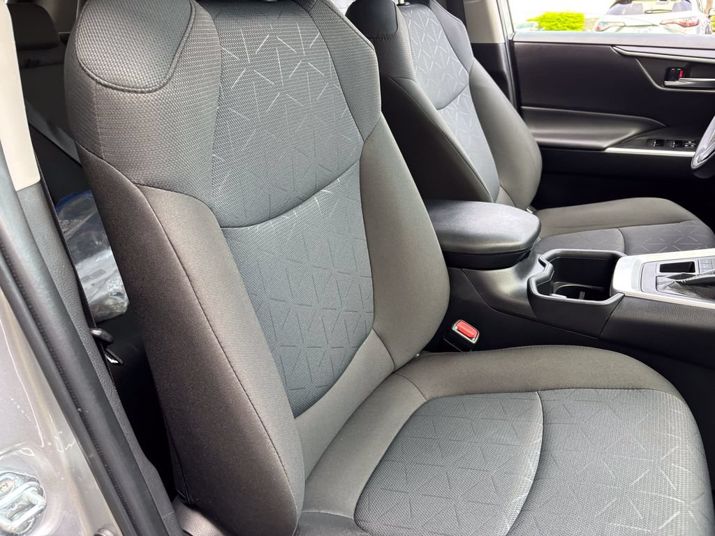 Used 2025 Toyota RAV4 XLE w/ Convenience Package AWD/4WD image 36