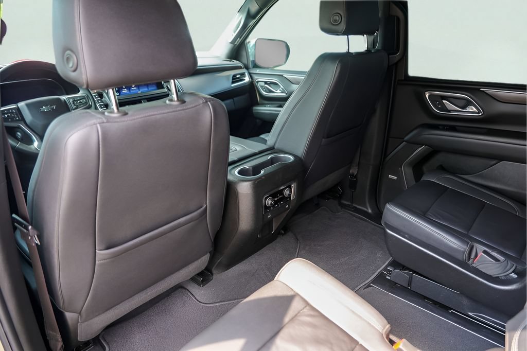Used 2023 Chevrolet Tahoe Z71 w/ Luxury Package AWD/4WD image 28