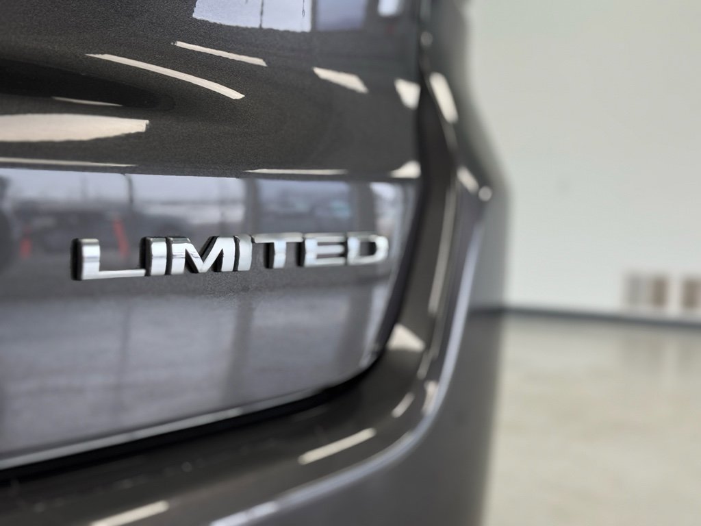 Used 2024 Jeep Compass Limited image 34