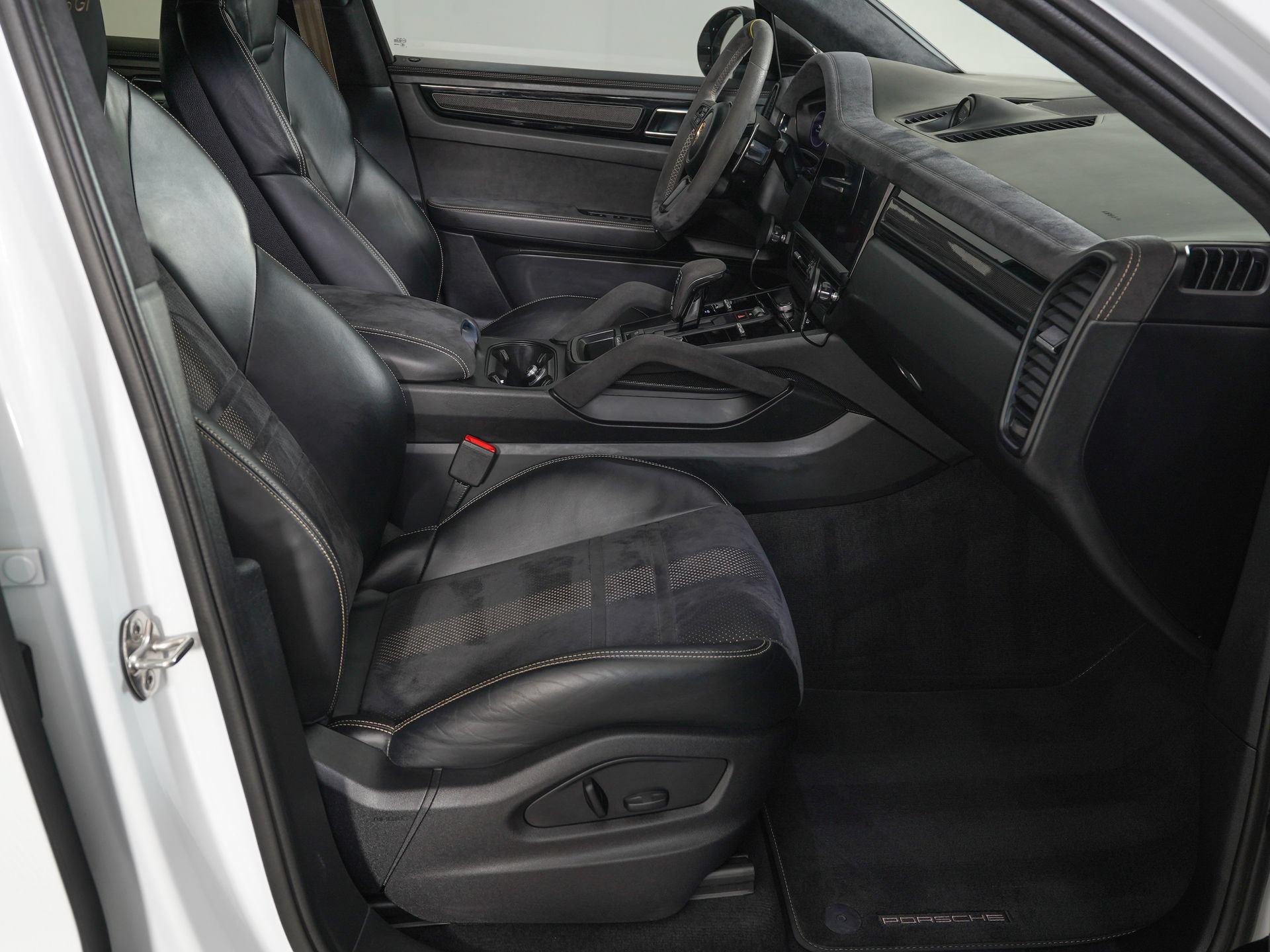 Used 2023 Porsche Cayenne Turbo GT AWD/4WD image 8