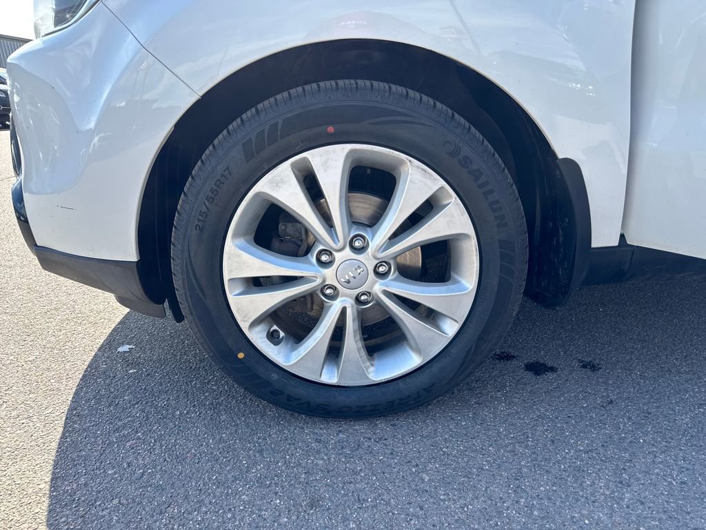 Used 2016 Kia Soul + FWD image 27