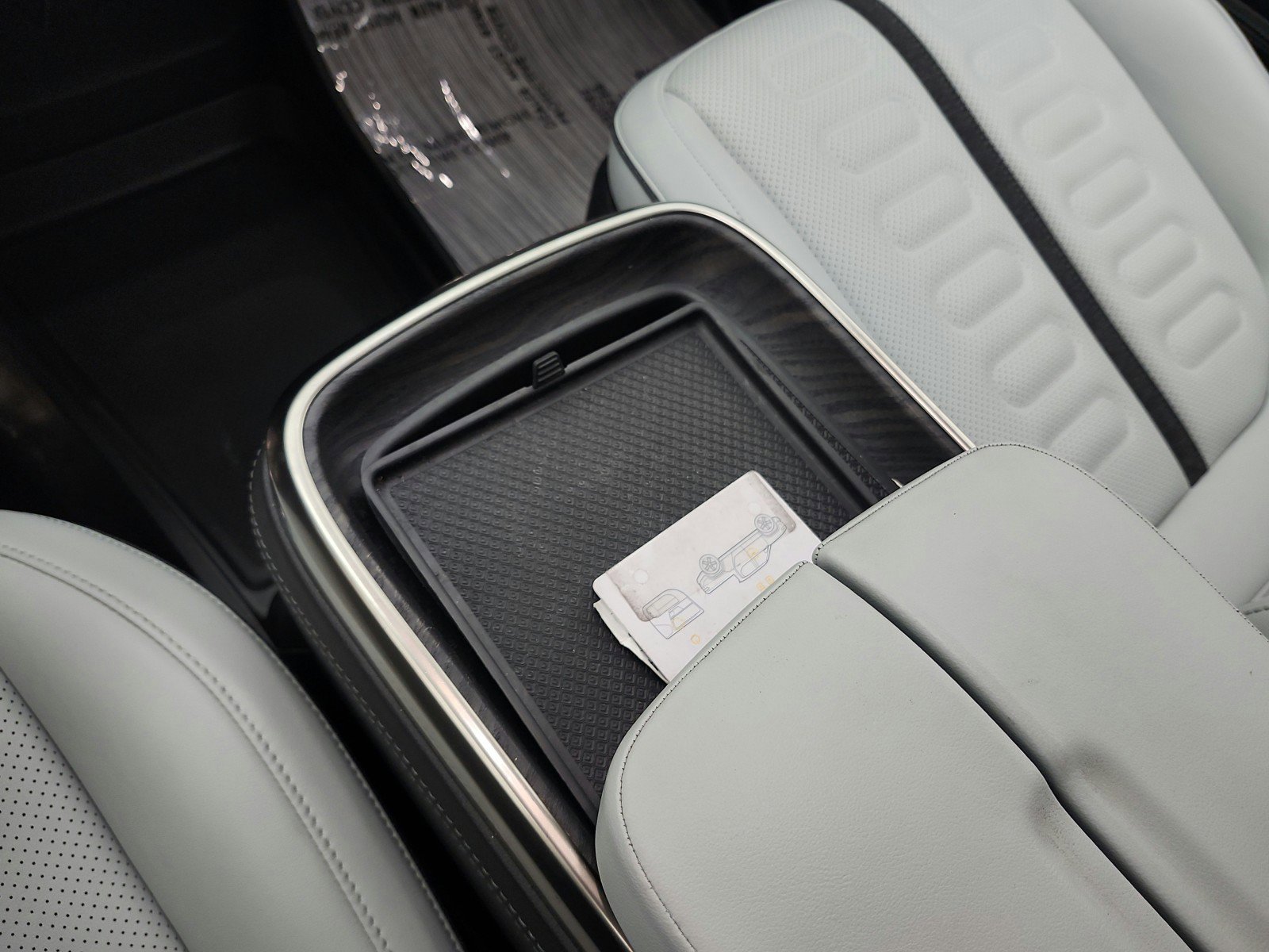 Used 2023 Rivian R1T Adventure image 12