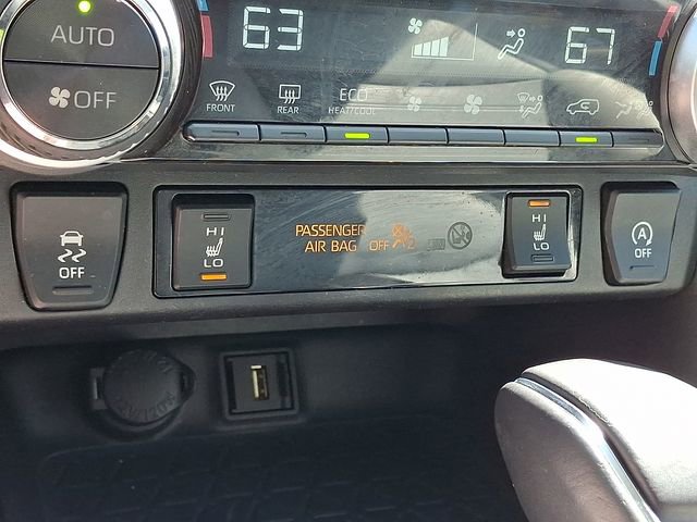 Certified 2021 Toyota RAV4 XLE Premium AWD/4WD image 26