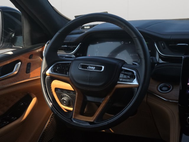 Used 2024 Jeep Grand Cherokee Summit AWD/4WD image 19