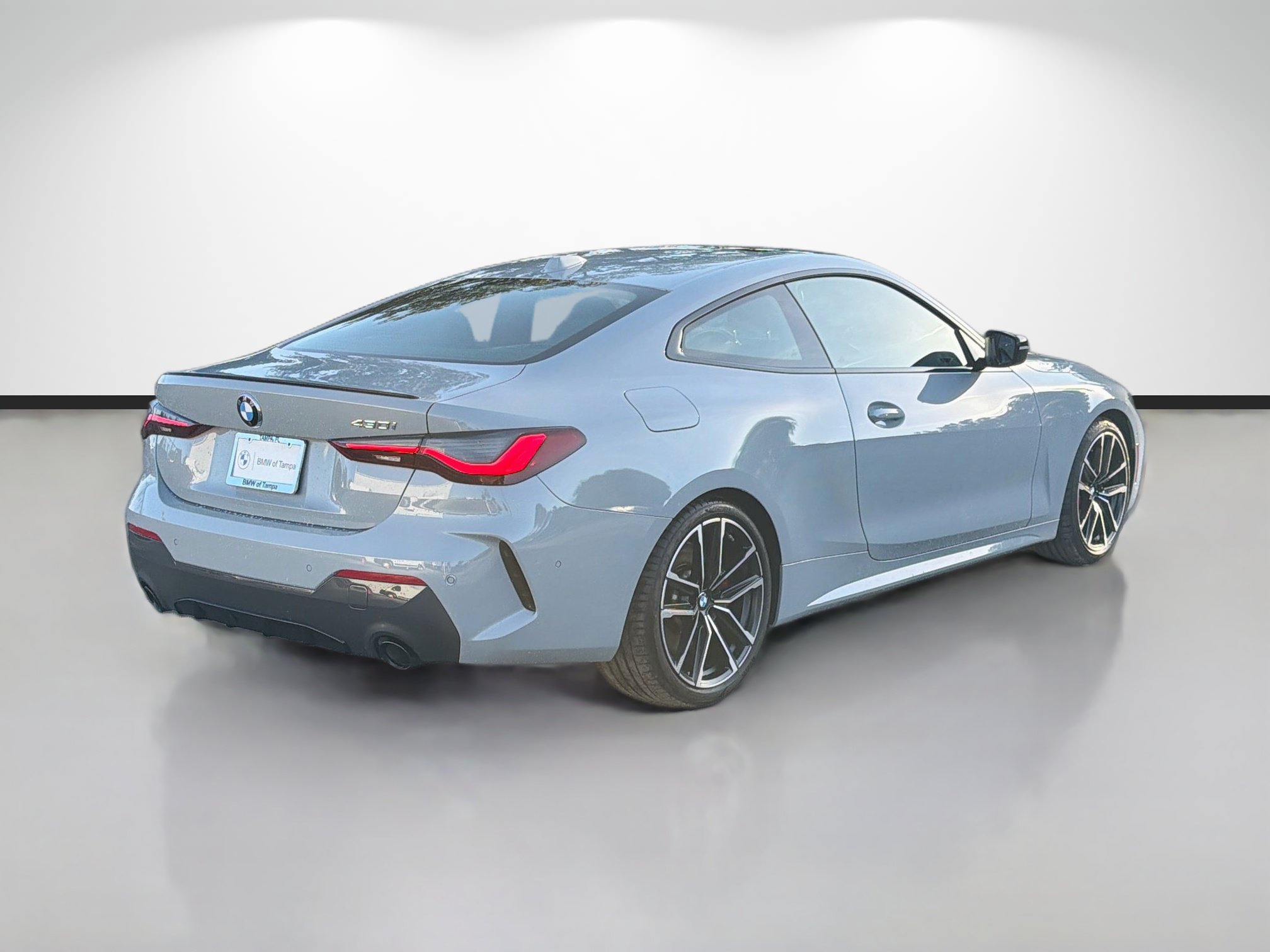 Used 2024 BMW 430i Coupe w/ M Sport Package RWD image 3