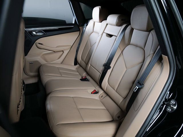 Certified 2025 Porsche Macan 2.0L I4 Turbo image 13