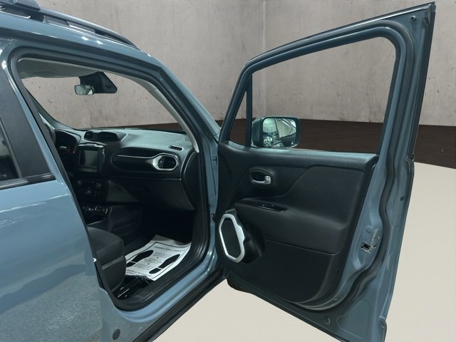 Used 2018 Jeep Renegade Latitude image 18