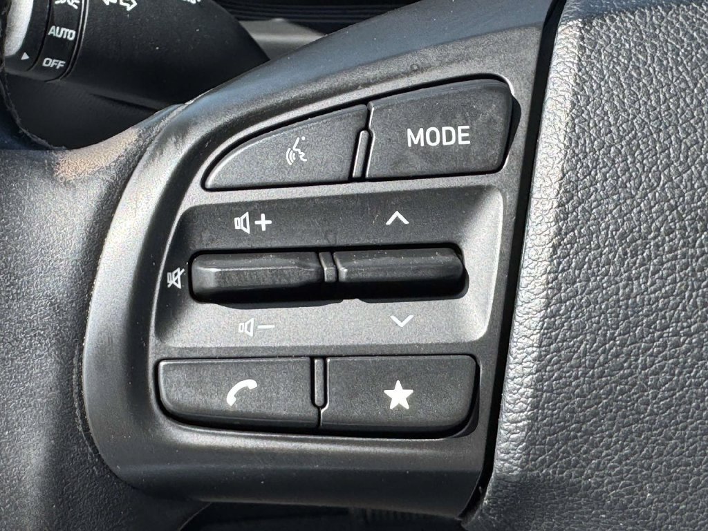 Used 2023 Hyundai Venue SEL FWD image 21
