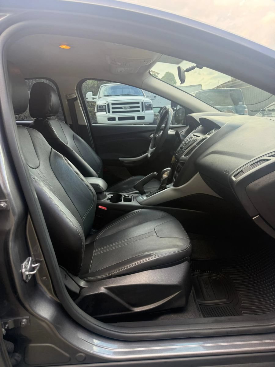 Used 2014 Ford Focus SE w/ Equipment Group 201A FWD image 10