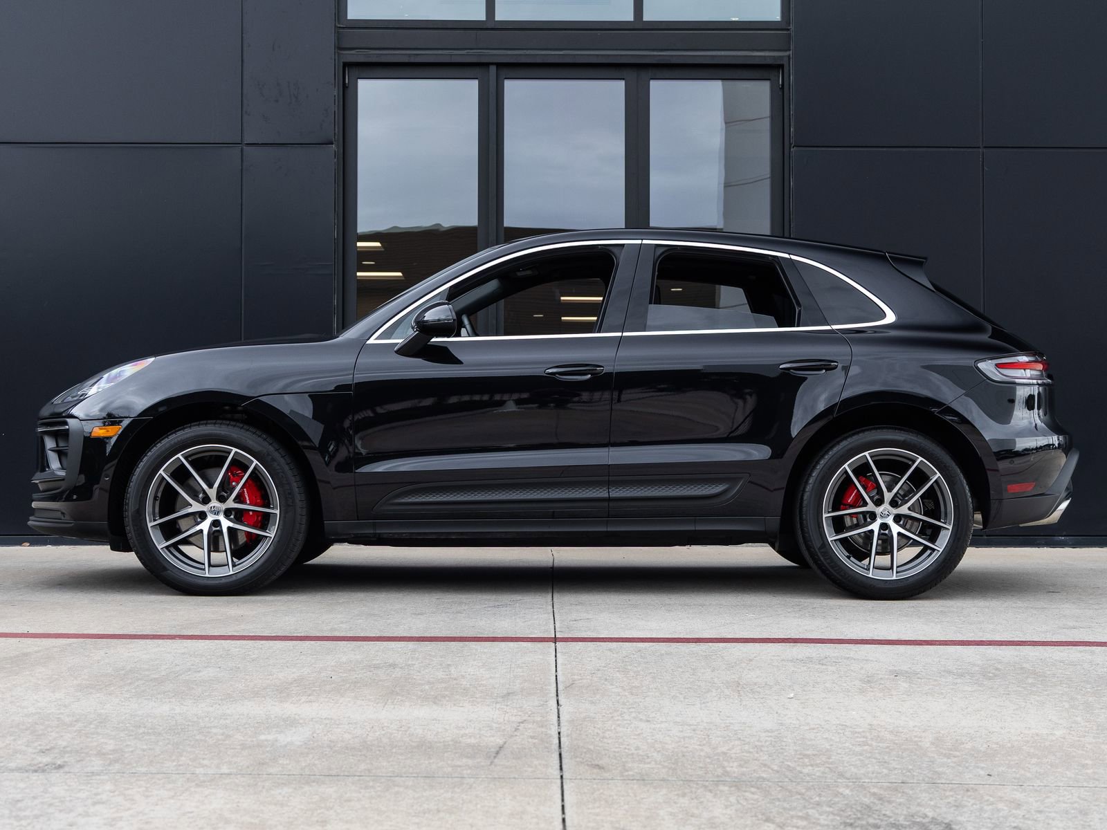 Certified 2022 Porsche Macan S video 2