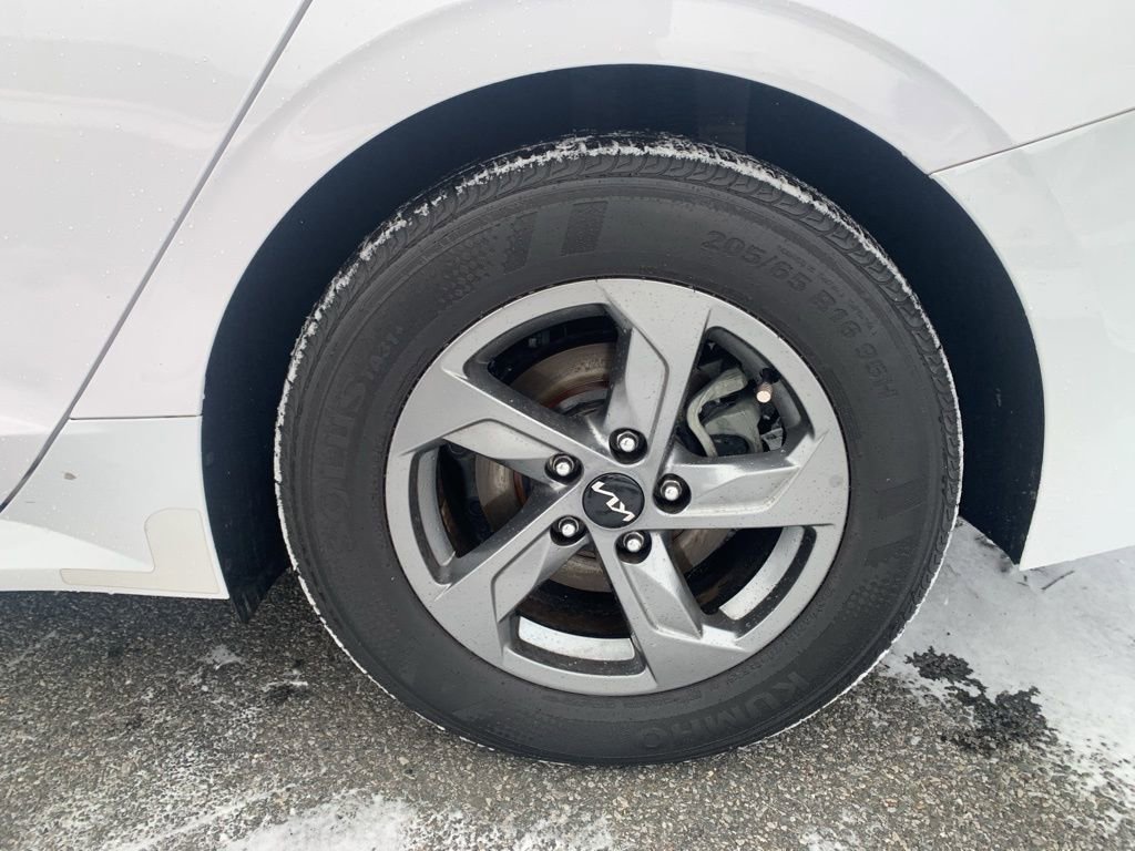 Used 2022 Kia K5 LXS image 10