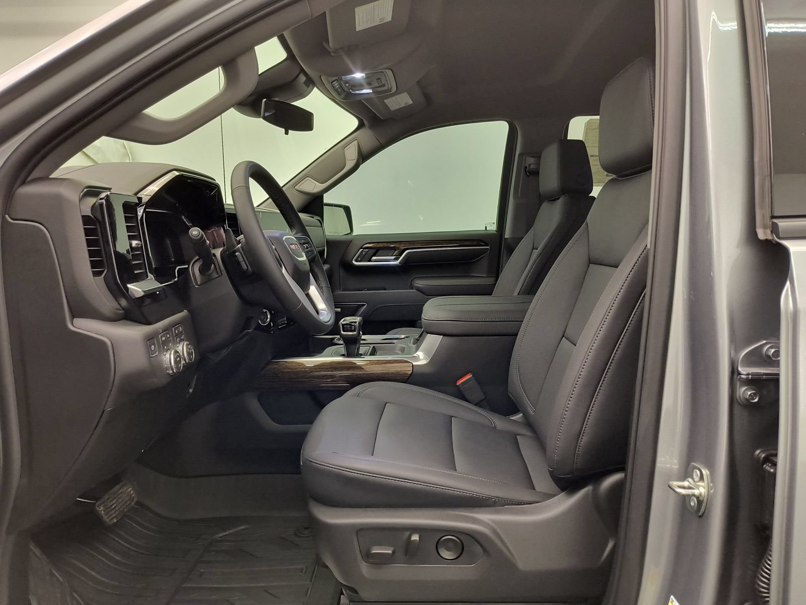 New 2026 GMC Sierra 1500 Elevation w/ Elevation Premium Package AWD/4WD image 5