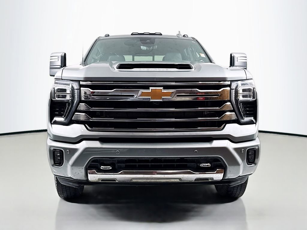 Used 2024 Chevrolet Silverado 3500 High Country w/ High Country Premium Package image 2